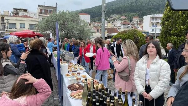 “Βούλιαξε” η Αμφιλοχία σήμερα στην Γιορτή Γαρίδας