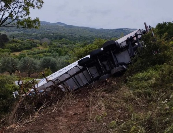 Φρικτός θάνατος για οδηγό επικαθήμενου στα Παλιάμπελα Αιτωλοακαρνανίας