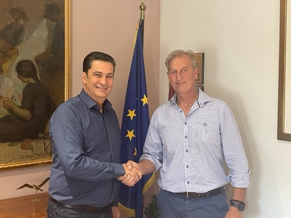 Υποψήφιος με Γ. Παπαναστασίου ο Δ. Καραθάνος