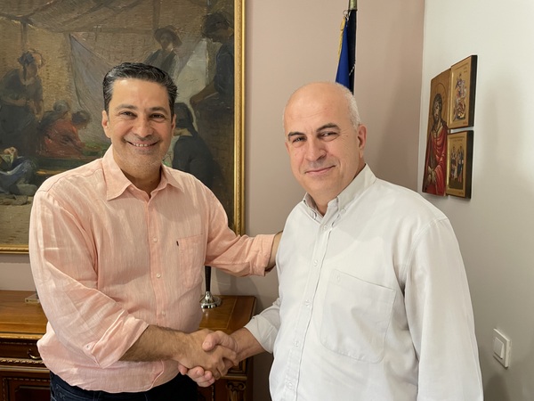 Υποψήφιος με το Συνδυασμό «Αγρίνιο – Νέα αρχή – Τόπος να ζεις»  είναι ο Νίκος Νταβράζος.