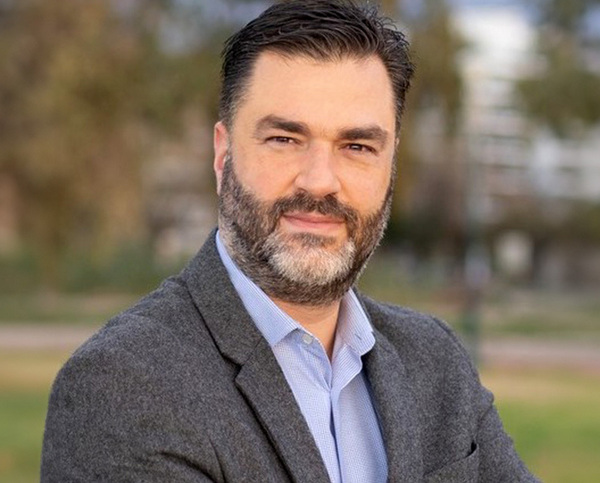 Σπ. Σκιαδαρέσης, υπ για την Π.Δ.Ε. με την στήριξη του ΠΑΣΟΚ. Ποιοι “έφαγαν” τον Δ. Κωνσταντόπουλο…