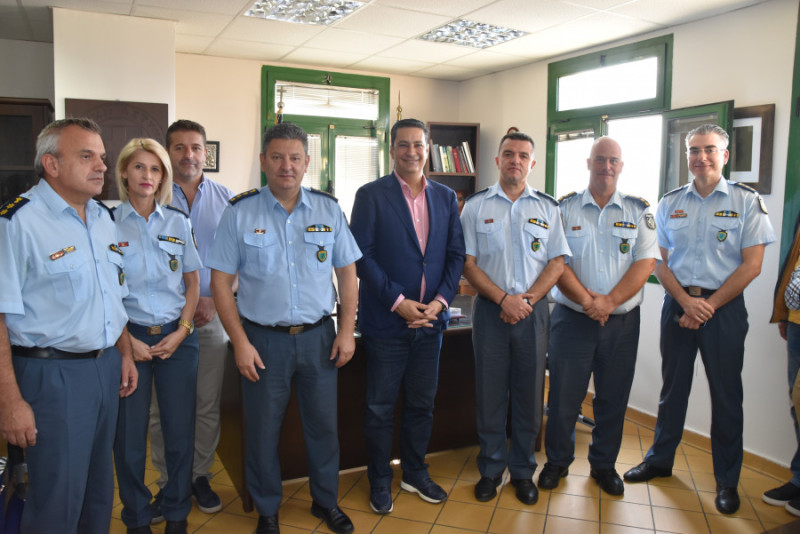 Γ. Παπαναστασίου: Επίσκεψη σε Αστυνομία και Πυροσβεστική με υποψηφίους του Συνδιασμού (εικόνες)