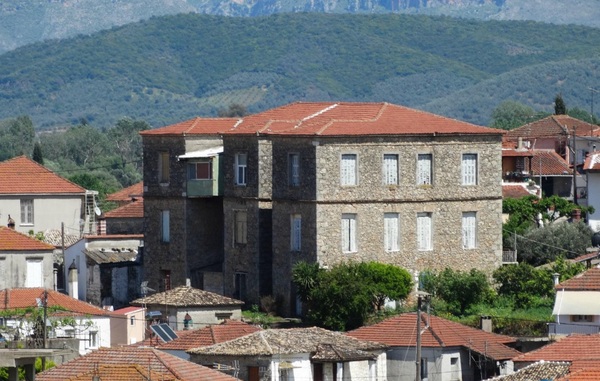 «Το επιβλητικό Παλαιό Δημαρχείο Οινιάδος στην Κατοχή Αιτωλοακαρνανίας»