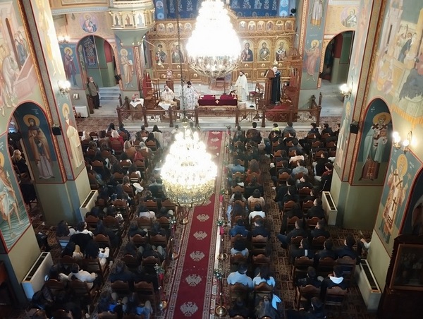 Υποδειγματική Θεία Λειτουργία για το 1ο ΓΕΛ Αγρινίου  και διανομή δεμάτων αγάπης στο Μεσολόγγι