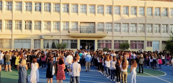 Ναύπακτος: Μαθητές Γυμνασίου διαμοίραζαν ψεύτικες γυμνές φωτογραφίες συμμαθητριών τους