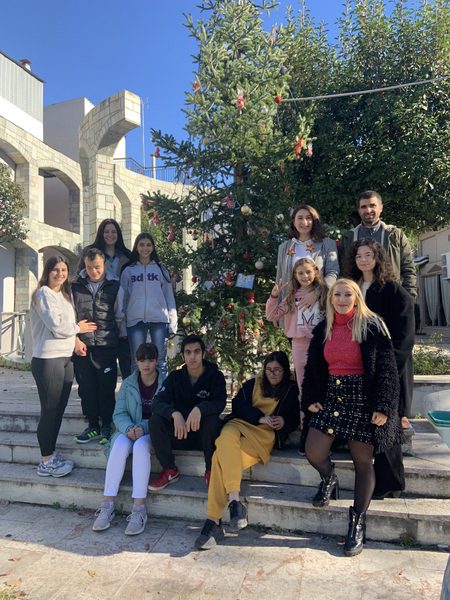 ΚΔΑΠ ΑμεΑ ΣυμβαδίΖΩ στόλισε το Χριστουγεννιάτικο δέντρο στόλισε το Χριστουγεννιάτικο δέντρο