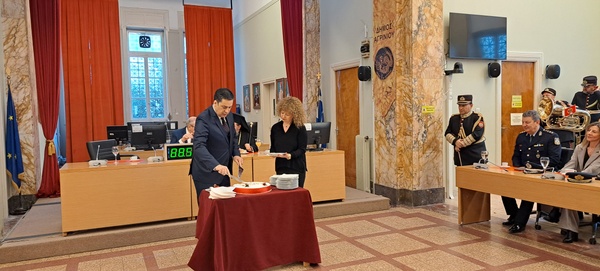 Η κοπή της πρωτοχρονιάτικης πίτας στο δήμο Αγρινίου