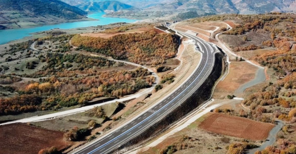Παραδίδεται ο νέος οδικός άξονας «Άκτιο Αμβρακία» που μειώνει κατά 45 λεπτά τη διαδρομή Αθήνα-Λευκάδα
