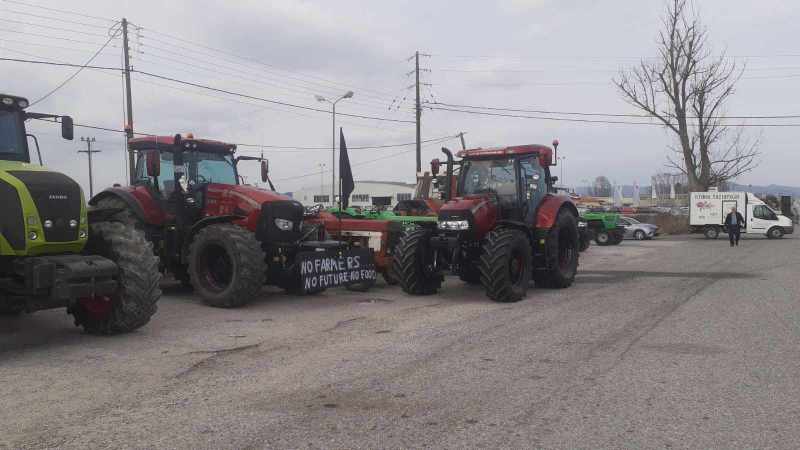 Αγρίνιο: έκλεισαν για λίγα λεπτά την κυκλοφορία στην Εθνική Οδό, στο Αγρίνιο