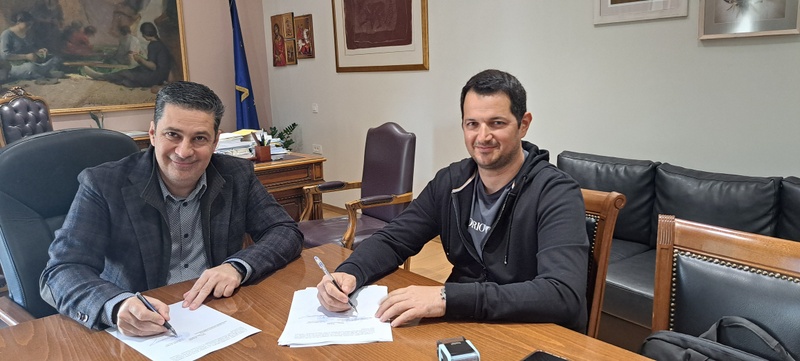 Υπογραφή σύμβασης «Συντηρήσεις, αντικαταστάσεις στεγών, μονώσεων, αντικεραυνική προστασία και λοιπές εργασίες σε σχολικά συγκροτήματα του Δήμου Αγρινίου»