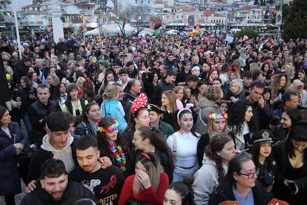 «Ντελίριο» στην Αμφιλοχία για την Γωγώ Τσαμπά μετά το καρναβάλι (φωτορεπορτάζ & video)