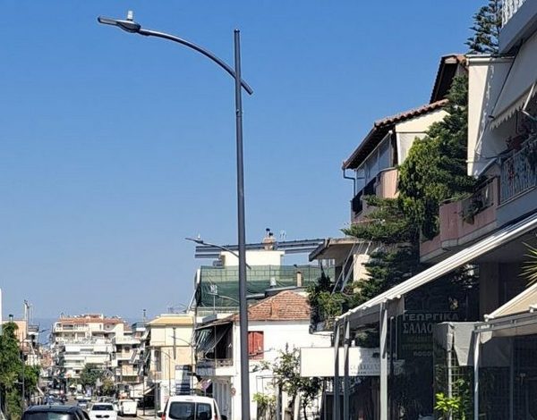 Αγρίνιο: Νέα φωτιστικά LED στην οδό Εθνικής Αντιστάσεως μετά τις εργασίες εκσυγχρονισμού (εικόνες)
