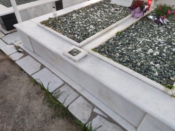 Αδιανόητο θράσος: «Βούτηξαν» 50 καντήλια από το κοιμητήριο της Μεγάλης Χώρας Αγρινίου (εικόνες)