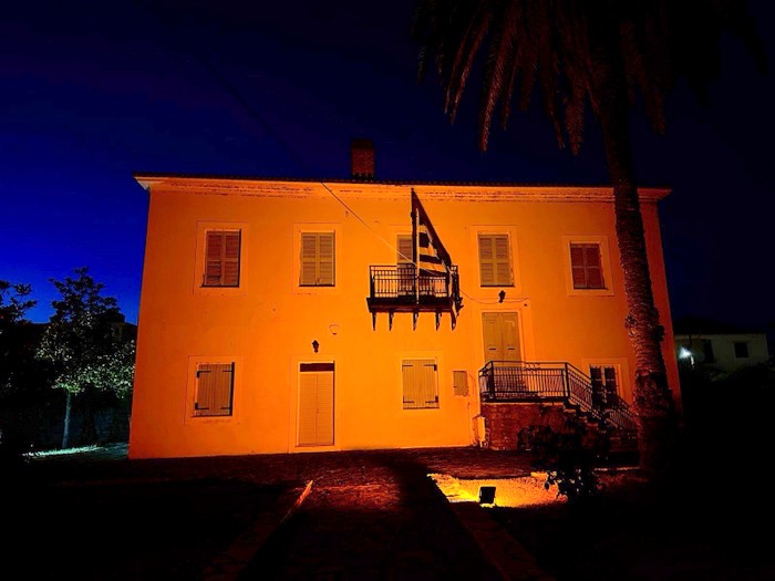 Φωταγωγήθηκε πορτοκαλί το Μουσείο Οικογένειας Τρικούπη για την Παγκόσμια Ημέρα Σκλήρυνσης Κατά Πλάκας