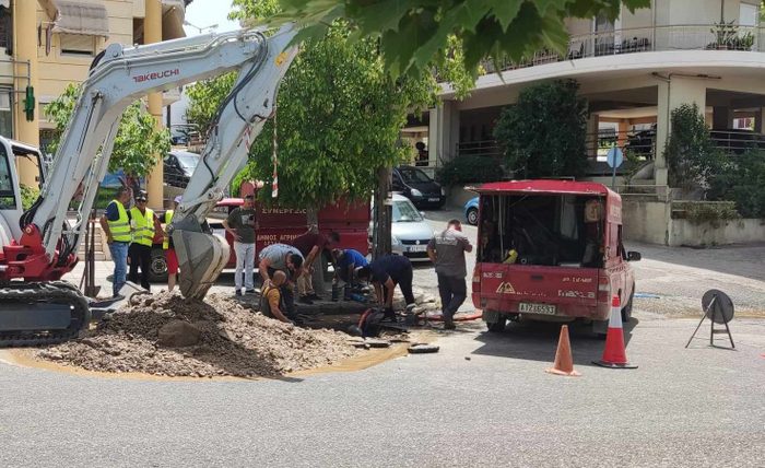 Αγρίνιο: Ξεκίνησε το σκάψιμο για το φυσικό αέριο (εικόνες & βίντεο)