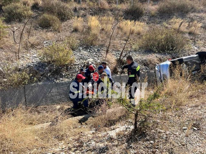 Ιόνια Οδός: Ο αγωνιώδης απεγκλωβισμός της γυναίκας που τραυματίστηκε στο τροχαίο – Σοκαριστικές εικόνες