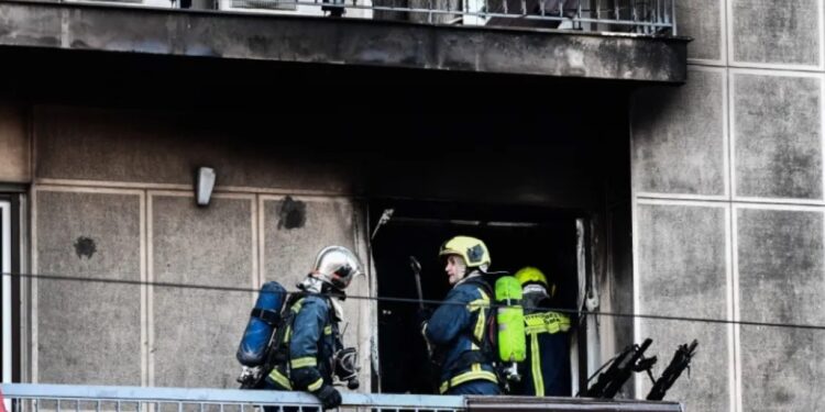 Ένας νεκρός σε φωτιά στο κέντρο της Αθήνας