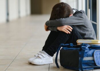 Κατούνα: 14χρονοι κατέβασαν το παντελόνι 12 χρονου και συνελήφθησαν