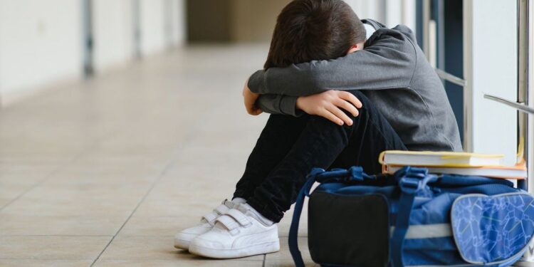 Κατούνα: 14χρονοι κατέβασαν το παντελόνι 12 χρονου και συνελήφθησαν