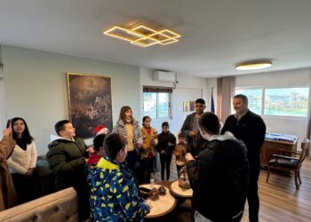 Έψαλαν τα κάλαντα στον Δήμαρχο Ιερής Πόλης Μεσολογγίου οι μαθητές του Δημητρούκειου Ειδικού Δημοτικού Σχολείου