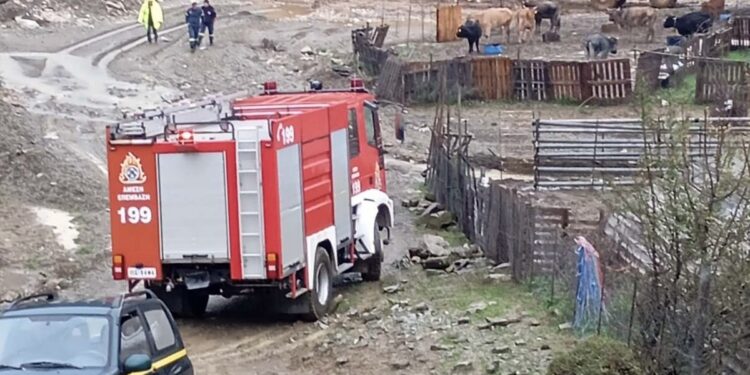 Αγρίνιο: Εγκλωβίστηκε κτηνοτρόφος στο χείμαρρο της Λεπενούς – Μεγάλη κινητοποίηση Πυροσβεστικής και Δήμου