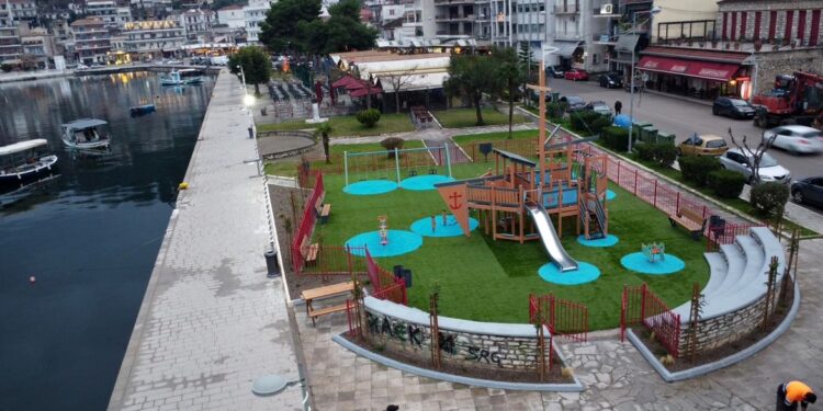 Αμφιλοχία: Σε λειτουργία ξανά η ανακαινισμένη παιδική χαρά στην παραλία Αμφιλοχίας