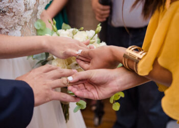 «Η Γλώσσα της Αγάπης: Η σημασία της επικοινωνίας στον γάμο»