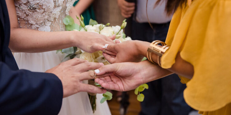 «Η Γλώσσα της Αγάπης: Η σημασία της επικοινωνίας στον γάμο»