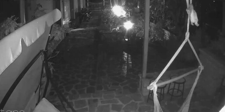 Αγρίνιο: Η στιγμή που χτυπά ο σεισμός σε βίντεο σε εσωτερικούς και εξωτερικούς χώρους! (βίντεο)