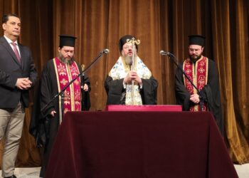 Αγρίνιο: οι εργαζόμενοι έκοψαν την πρωτοχρονιάτικη βασιλόπιτα.  VIDEO FOTO