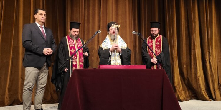 Αγρίνιο: οι εργαζόμενοι έκοψαν την πρωτοχρονιάτικη βασιλόπιτα. VIDEO FOTO