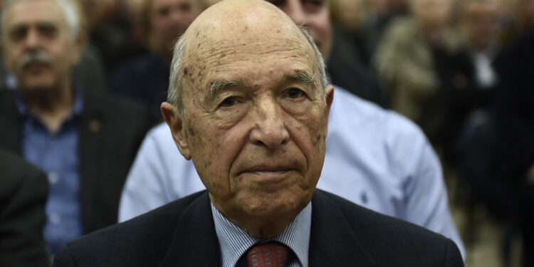 Το ΠΑΣΟΚ Αιτ/νιας αποχαιρετά τον Κ. Σημίτη