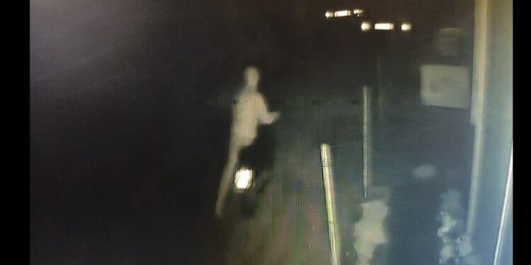 Αγρίνιο: Θρασύτατοι κλέφτες αρπάζουν μηχανάκι κοντά στο Πάρκο (Αποκαλυπτικό βίντεο)