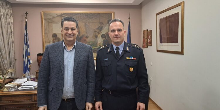 Αγρίνιο: συνάντηση Παπαναστασίου με τον νέο Διοικητή  Πυροσβεστικής Υπηρεσίας Αγρινίου