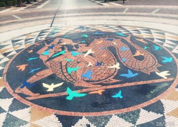 Αγρίνιο: Τέμπη: κηδειόχαρτα, ράγες, πανό η πλατεία Δημοκρατίας