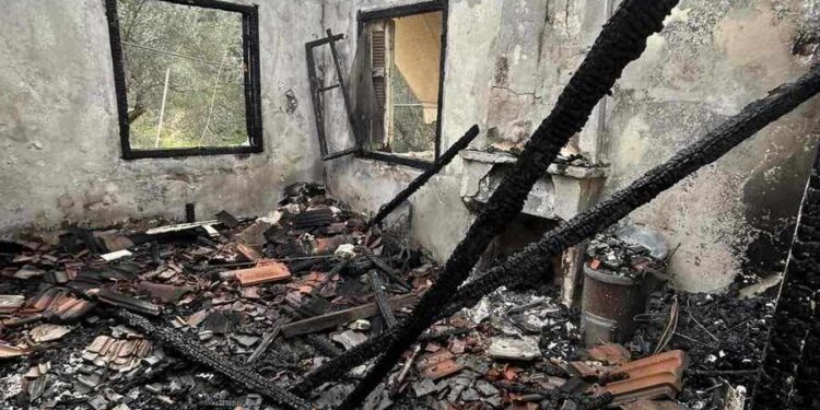 Μακρυνεία: συγκλονιστικές εικόνες από την φωτιά σε σπίτι. Απανθρακώθηκε ηλικιωμένη