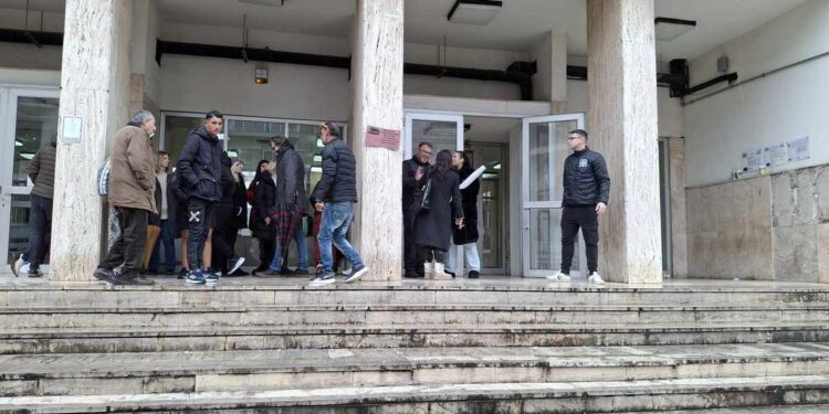 Αγρίνιο: στο αυτόφωρο οι 6 της αντιπολίτευσης του δήμου Θέρμου