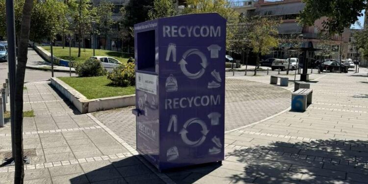 88,5 τόνοι ρούχων στους μωβ κάδους του Δήμου Αγρινίου
