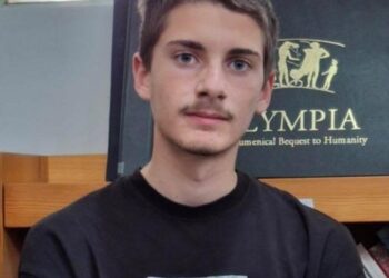 Σταύρος Κωνσταντίνου: ο 17 χρονος  που μαγεύει με τα ποιήματα του