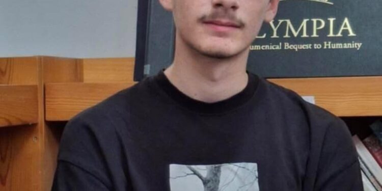 Σταύρος Κωνσταντίνου: ο 17 χρονος  που μαγεύει με τα ποιήματα του