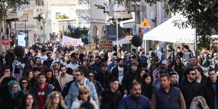 Μεγάλη πανελλαδική απεργία 9 Απριλίου: «Παραλύει» η χώρα, ποιοι συμμετέχουν, πώς θα κινηθούν τα ΜΜΜ