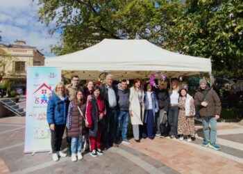 Πασχαλινό bazaar του ΚΔΑΠ ΑμεΑ «Γελαστή Πολιτεία» στο Αγρίνιο. Στον ΔΥΤΙΚΑ FM Κώστας Κουμπουλής