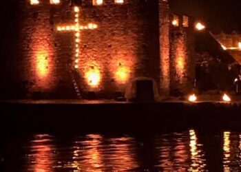 Θρησκευτική κατάνυξη στο Ενετικό Λιμάνι της Ναυπάκτου την Μεγάλη Παρασκευή