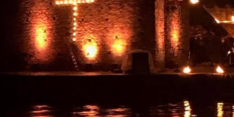 Θρησκευτική κατάνυξη στο Ενετικό Λιμάνι της Ναυπάκτου την Μεγάλη Παρασκευή