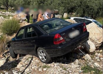 Παραβόλα Αγρινίου – Τροχαίο: Εκτροπή ΙΧ με τραυματία, το αυτοκίνητο κρεμόταν στο ρέμα!