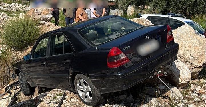 Παραβόλα Αγρινίου – Τροχαίο: Εκτροπή ΙΧ με τραυματία, το αυτοκίνητο κρεμόταν στο ρέμα!