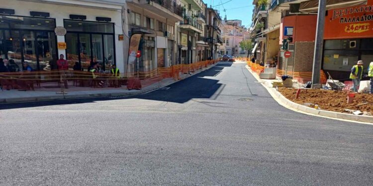 Ολοκληρώθηκαν οι εργασίες στην Πλατεία Χατζοπούλου και αύριο Μ. Δευτέρα και ώρα 07:00, δίνονται οι κυκλοφορία  οι δρόμοι στους οποίους εκτελούνταν μεγάλης κλίμακας παρεμβάσεις.