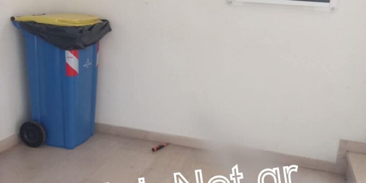 Αγρίνιο: 47χρονος απείλησε υπάλληλο της πρόνοια με χαρτοκόπτη και στην συνέχεια έκοψε τις φλέβες τουVIDEO FOTO