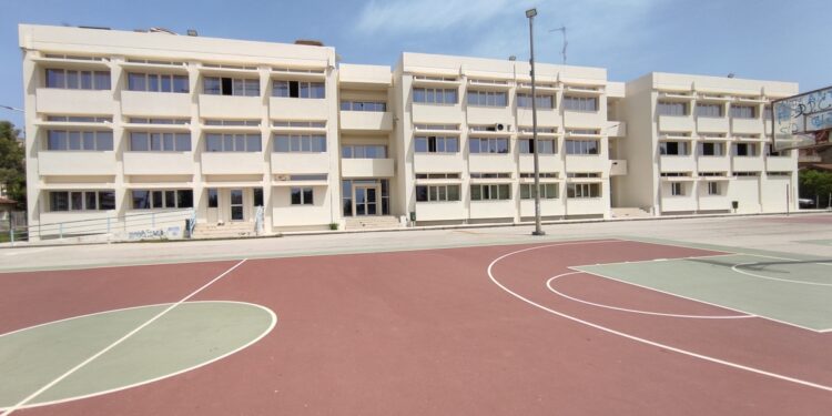 Τρία σχολεία του Αγρινίου συνδέθηκαν με φωτοβολταϊκό σταθμό ολοκληρώνοντας έτσι την ενεργειακή αναβάθμιση τους.