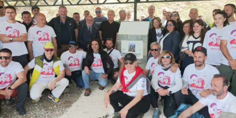 Σε κλίμα συγκίνησης η τελετή ονοματοδοσίας τις πίστας απογείωσης Αλεξιπτώτων Πλαγιάς στον Εμπεσό Βάλτου στην μνήμη του Ιωακείμ Σκόνδρα (φωτο – βίντεο)